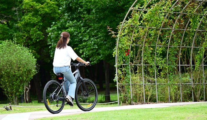 El accesorio móvil elegante y compacto, que indica a los usuarios dónde están ubicadas sus pertenencias mediante Bluetooth y SmartThings Find sin necesidad de GPS, es una nueva forma de ayudar a prevenir la pérdida de bicicletas