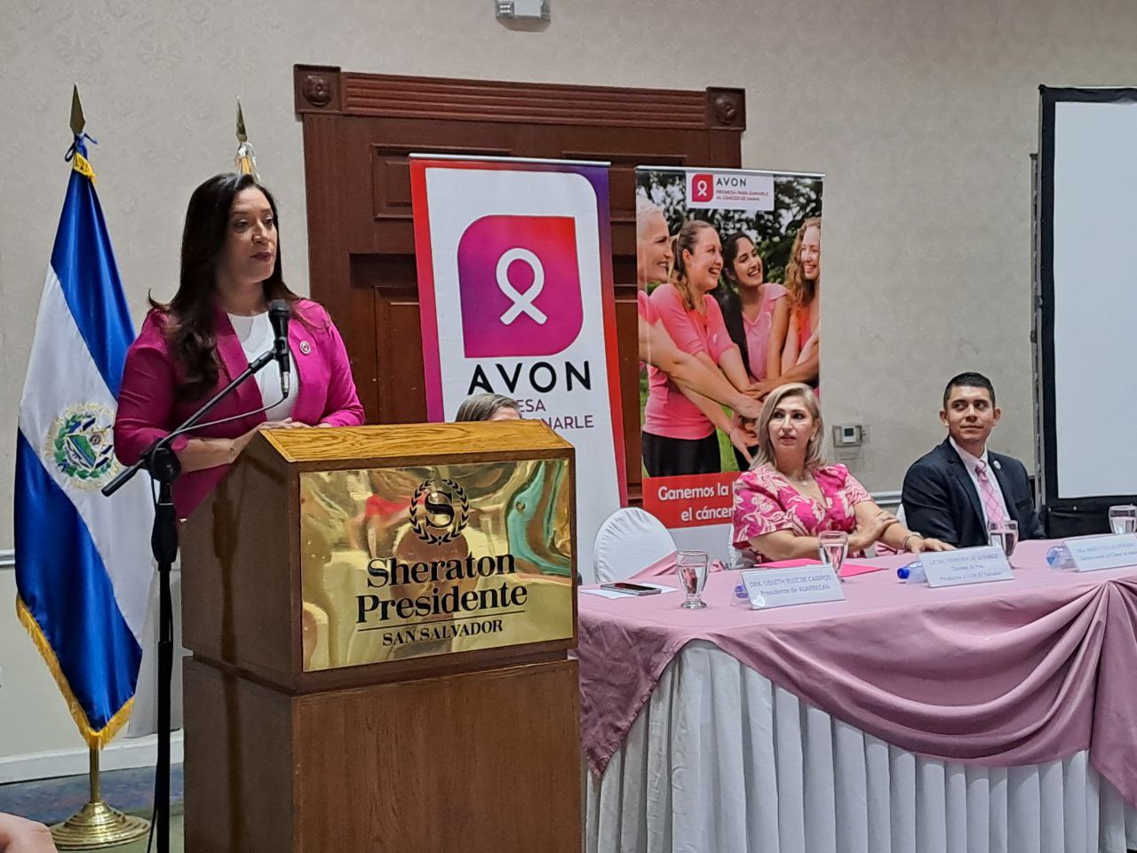 Yessenia de Álvarez, Country Manager de Avon El Salvador