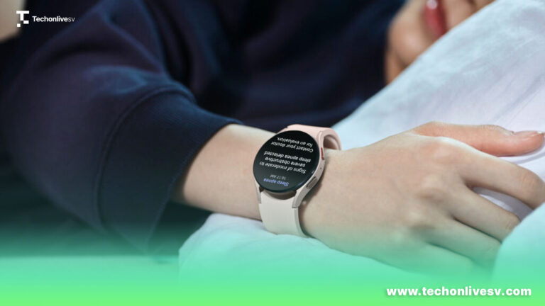 Mano de mujer con smartwatch Samsung