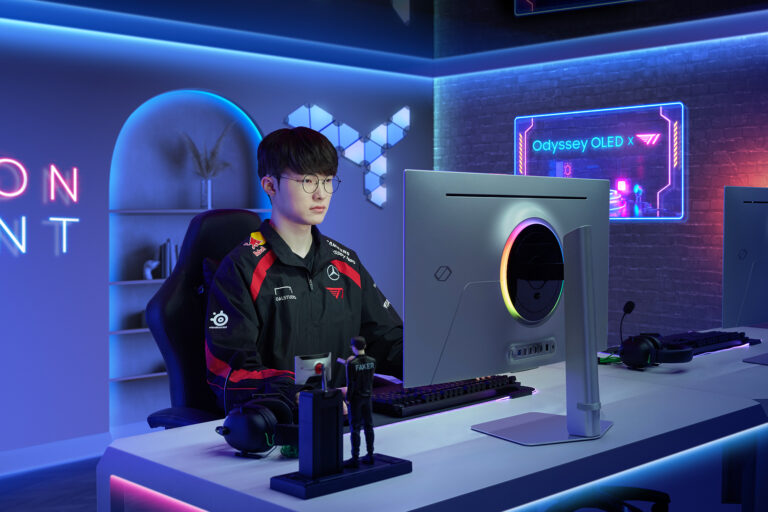 Para los usuarios como tú que quieren un monitor que lo haga todo, Samsung Electronics creó Odyssey OLED G8. Conjuga tecnologías para disfrutar la máxima inmersión posible y, especialmente, es el mejor aliado de exigentes usuarios gamers