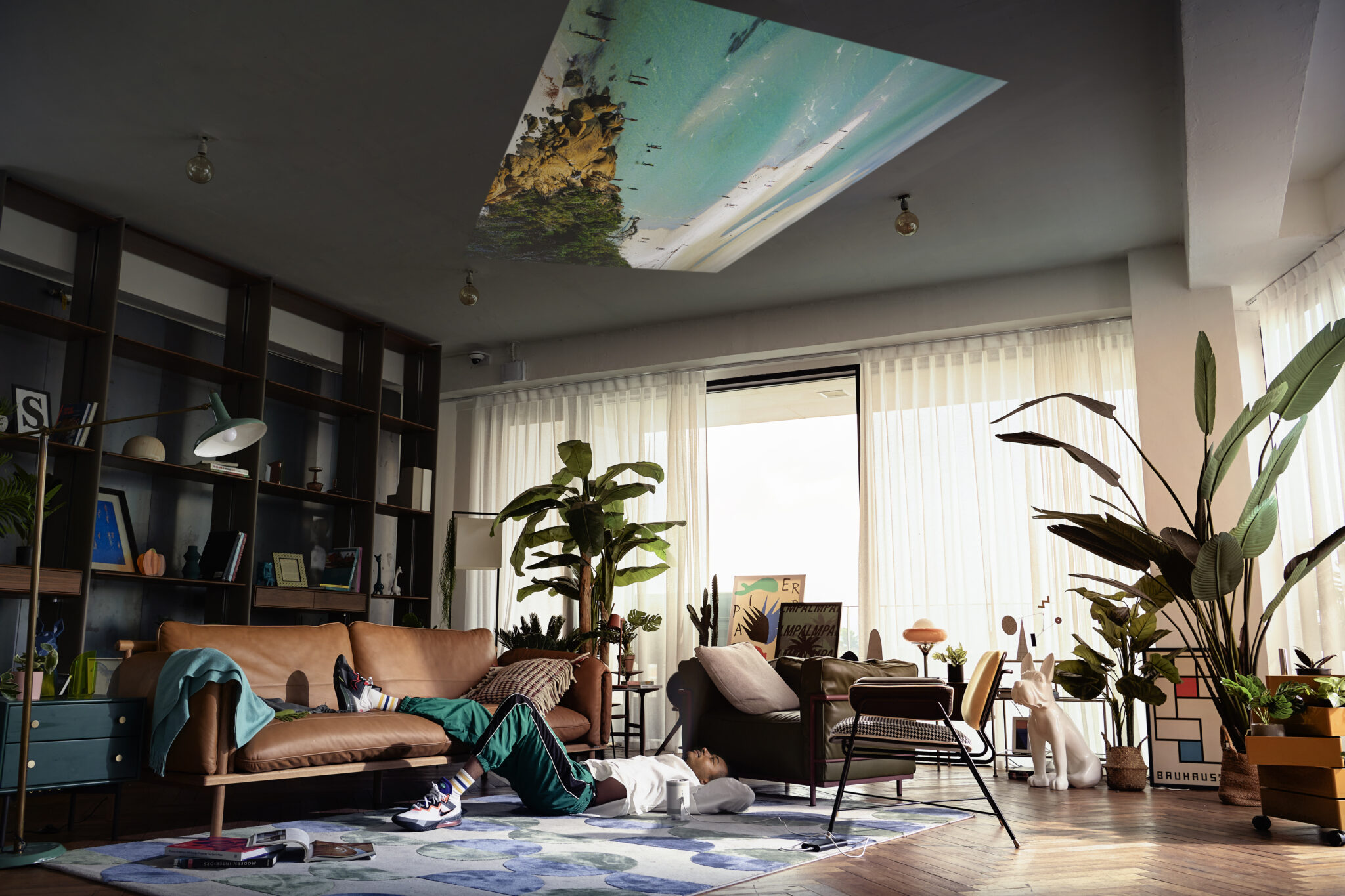 El TV portátil combina portabilidad, tecnología avanzada y sonido de calidad para brindar un entretenimiento completo, ya sea en casa o al aire libre.