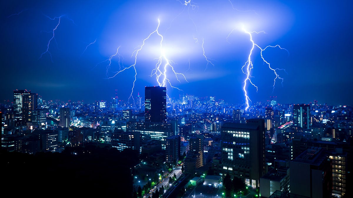 lightning-strikes-can-cause-your-computer-to-over-surge