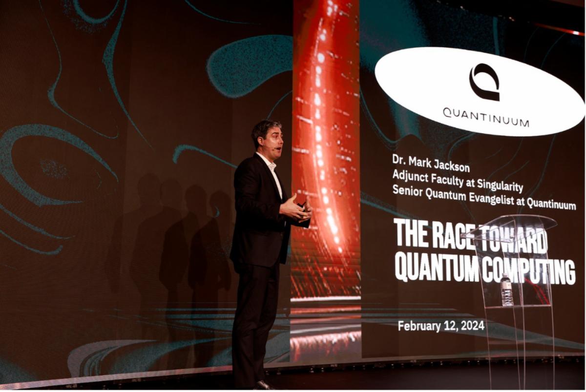 Mark Jackson, Evangelista Sénior de Cuántica en Quantiuum, durante su presentación en Links 2025